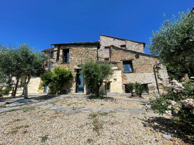 Rustico in Vendita a Borghetto d'Arroscia