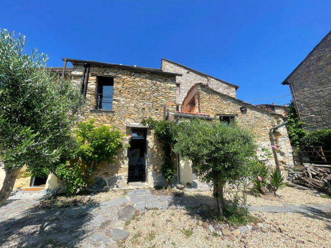  zu verkauf in Borghetto d'Arroscia