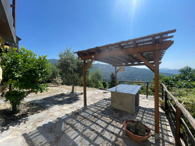  zu verkauf in Borghetto d'Arroscia