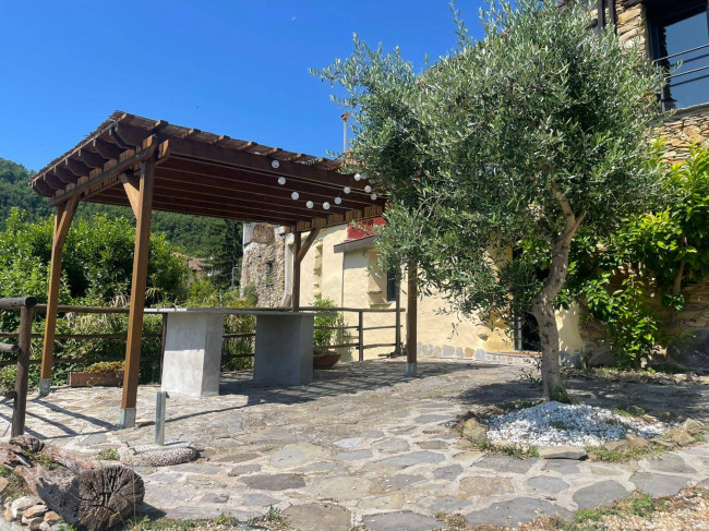  zu verkauf in Borghetto d'Arroscia