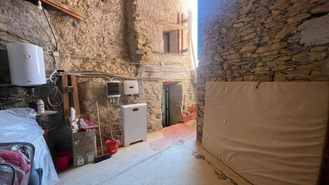  zu verkauf in Borghetto d'Arroscia