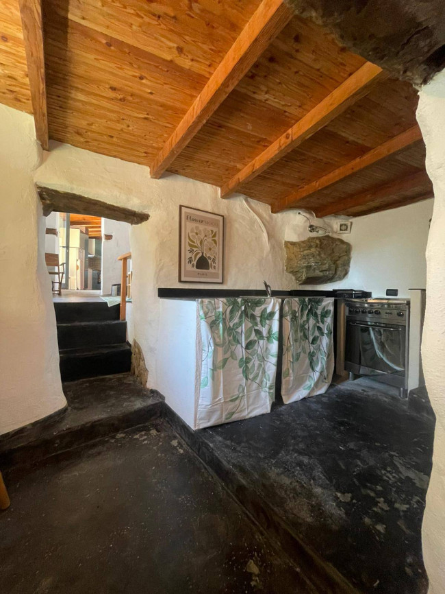  zu verkauf in Borghetto d'Arroscia