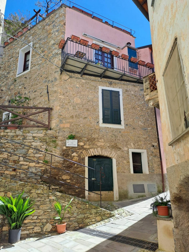  zu verkauf in Castelvecchio di Rocca Barbena