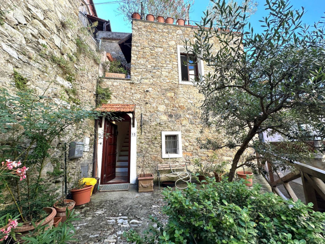  zu verkauf in Castelvecchio di Rocca Barbena