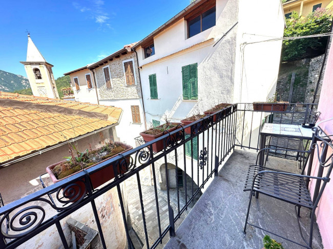  zu verkauf in Castelvecchio di Rocca Barbena