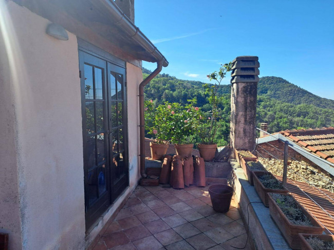  zu verkauf in Castelvecchio di Rocca Barbena