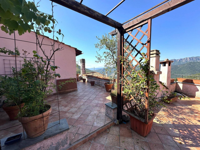  zu verkauf in Castelvecchio di Rocca Barbena