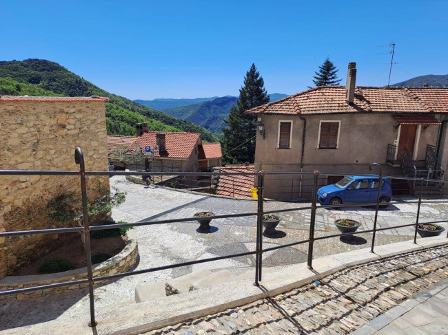  zu verkauf in Castelvecchio di Rocca Barbena