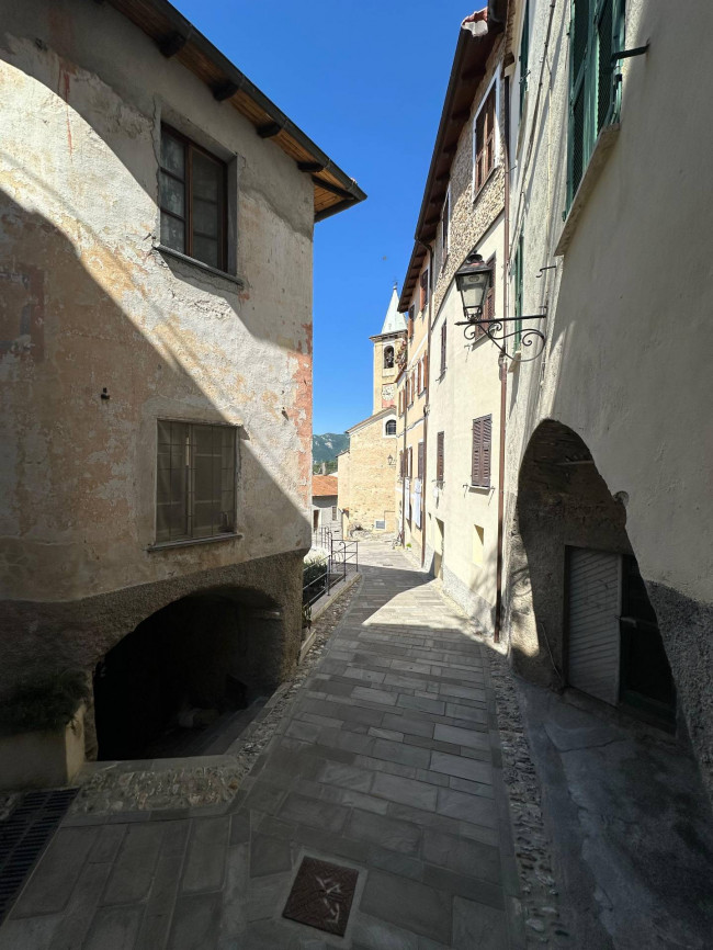  zu verkauf in Castelvecchio di Rocca Barbena
