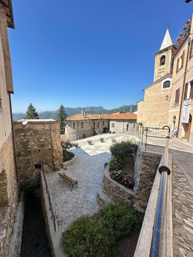 zu verkauf in Castelvecchio di Rocca Barbena