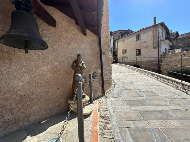  zu verkauf in Castelvecchio di Rocca Barbena
