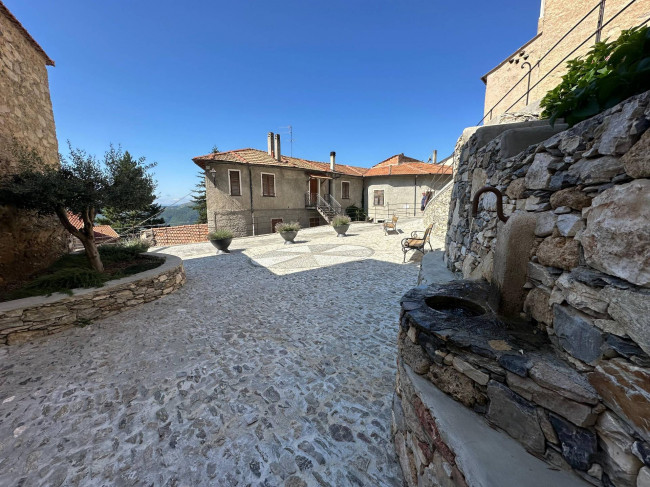  zu verkauf in Castelvecchio di Rocca Barbena