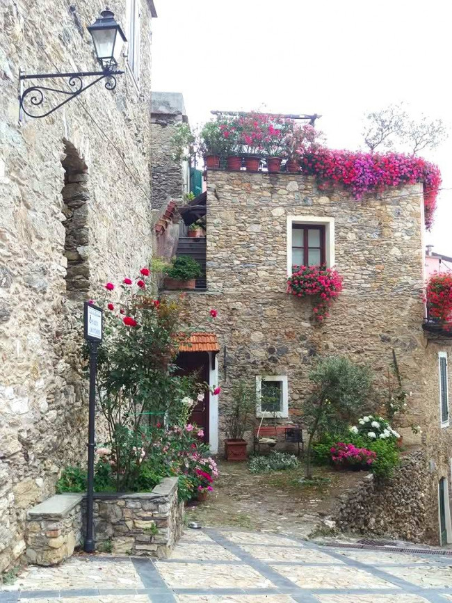  zu verkauf in Castelvecchio di Rocca Barbena