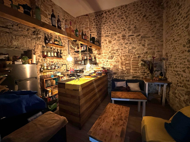 Attività commerciale in vendita a Albenga