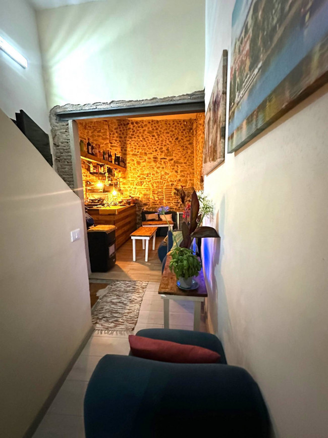 Attività commerciale in vendita a Albenga