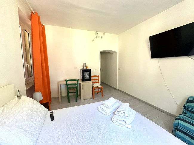 Attività commerciale in vendita a Albenga
