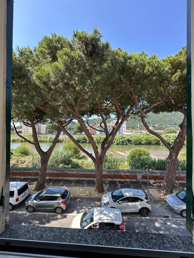 Attività commerciale in vendita a Albenga