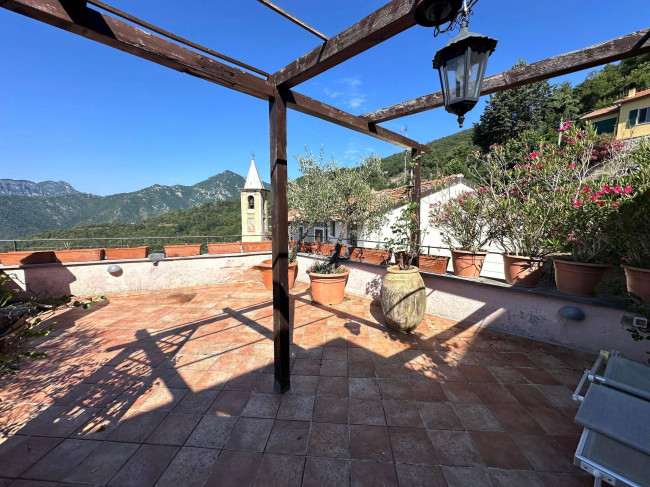  zu verkauf in Castelvecchio di Rocca Barbena