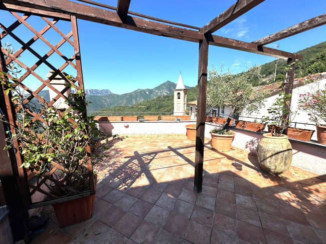  zu verkauf in Castelvecchio di Rocca Barbena