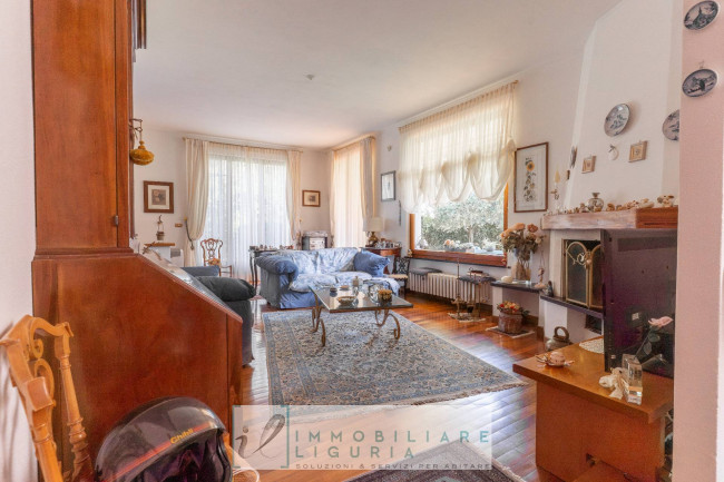 Villa in vendita a Cisano sul Neva