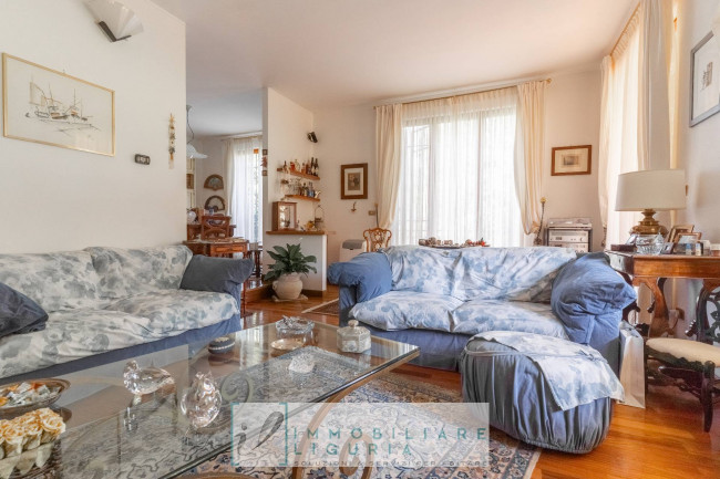 Villa in vendita a Cisano sul Neva