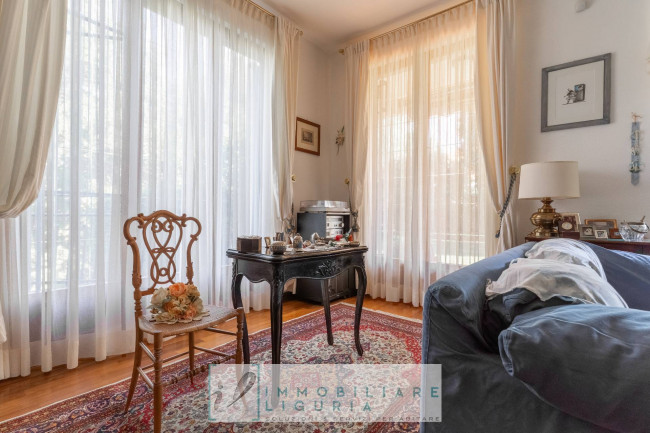 Villa in vendita a Cisano sul Neva