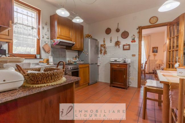 Villa in vendita a Cisano sul Neva
