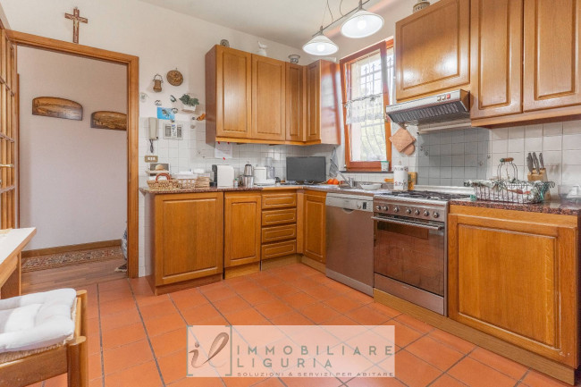 Villa in vendita a Cisano sul Neva