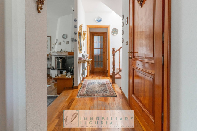 Villa in vendita a Cisano sul Neva