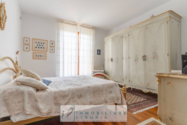 Villa in vendita a Cisano sul Neva