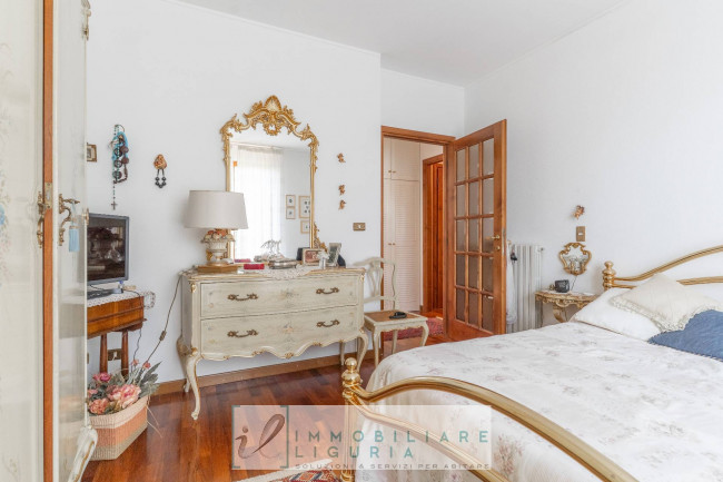 Villa in vendita a Cisano sul Neva
