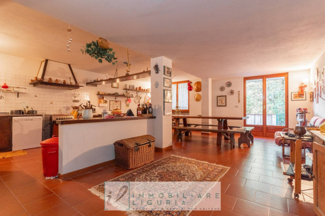 Villa in vendita a Cisano sul Neva