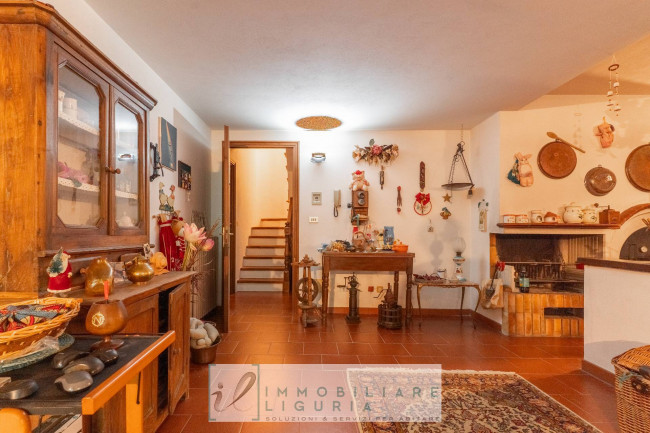 Villa in vendita a Cisano sul Neva