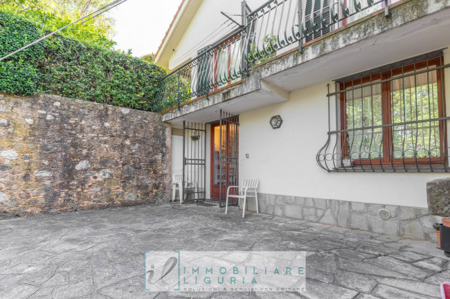 Villa in vendita a Cisano sul Neva