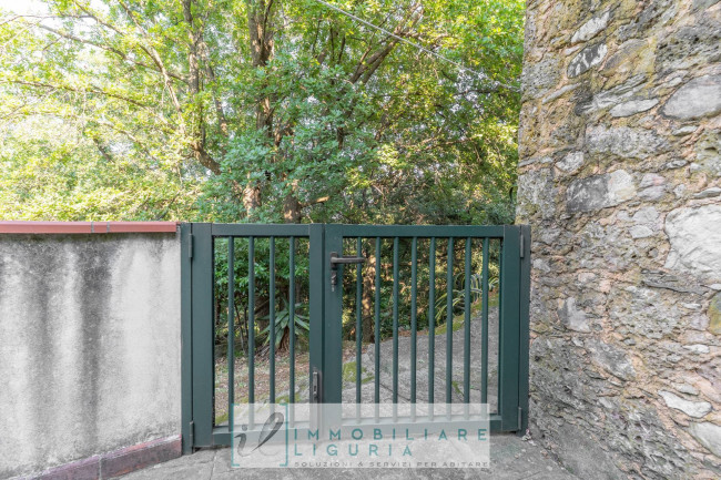 Villa in vendita a Cisano sul Neva