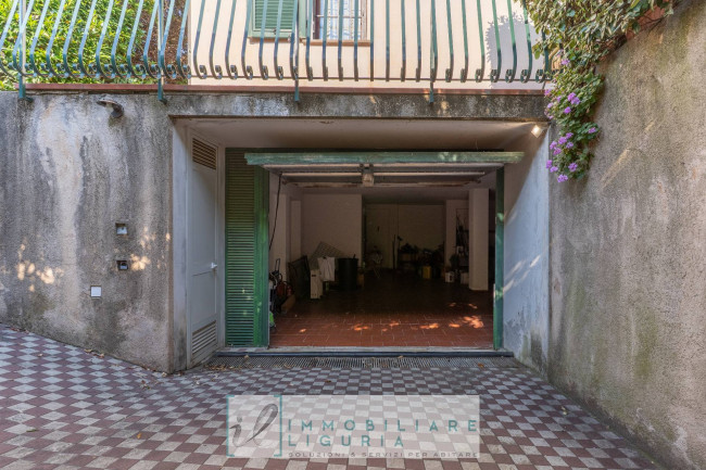 Villa in vendita a Cisano sul Neva