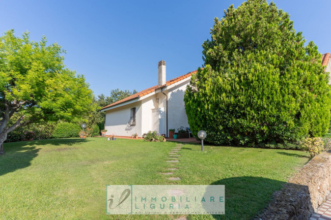Villa in vendita a Cisano sul Neva