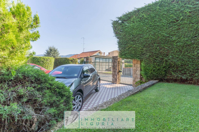 Villa in vendita a Cisano sul Neva