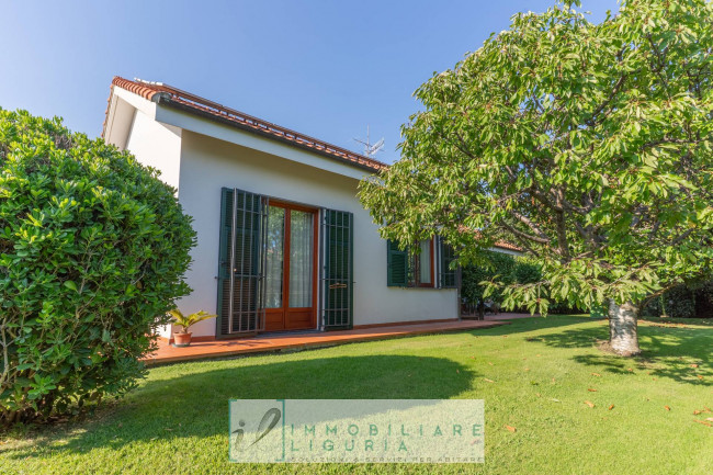 Villa in vendita a Cisano sul Neva
