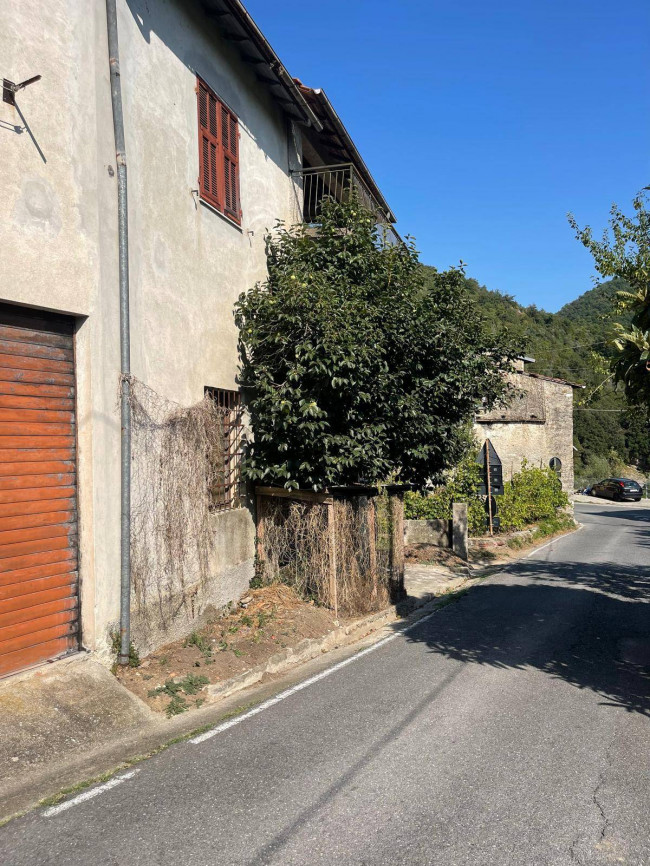 Locale commerciale in vendita a Borghetto d'Arroscia