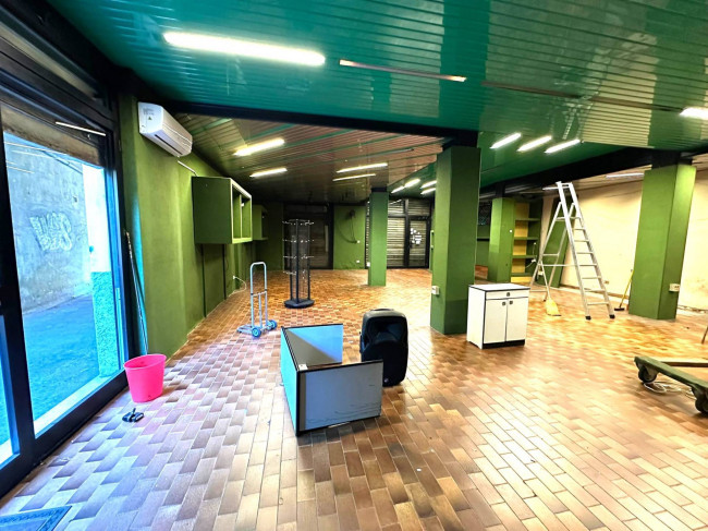 Locale commerciale in affitto a Albenga