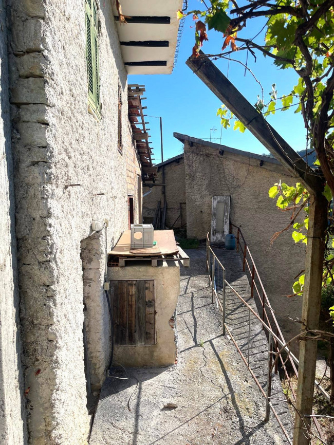Rustico in vendita a Pieve di Teco