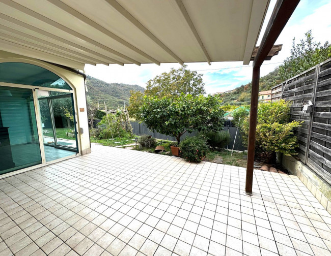 Villa a schiera di testa in vendita a Ortovero