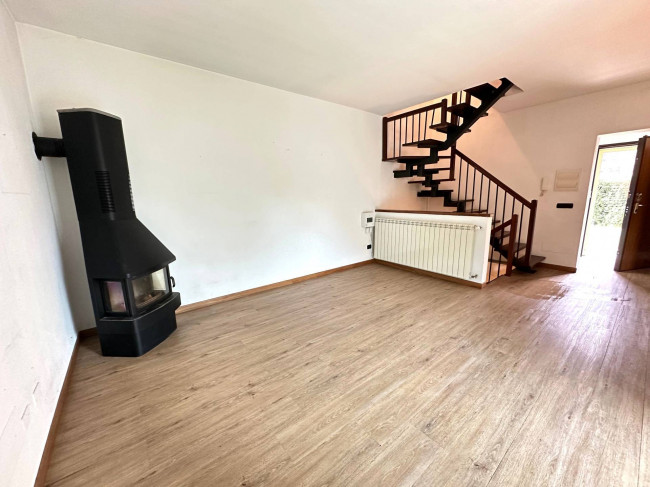 Villa a schiera di testa in vendita a Ortovero