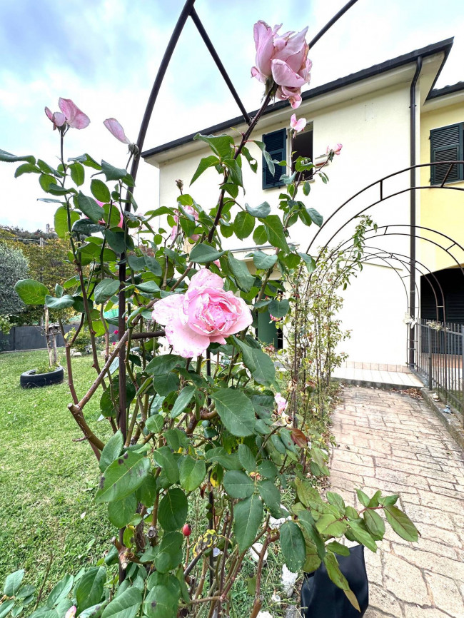 Villa a schiera di testa in vendita a Ortovero