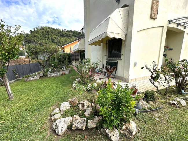 Villa a schiera di testa in vendita a Ortovero