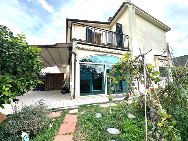 Villa a schiera di testa in vendita a Ortovero