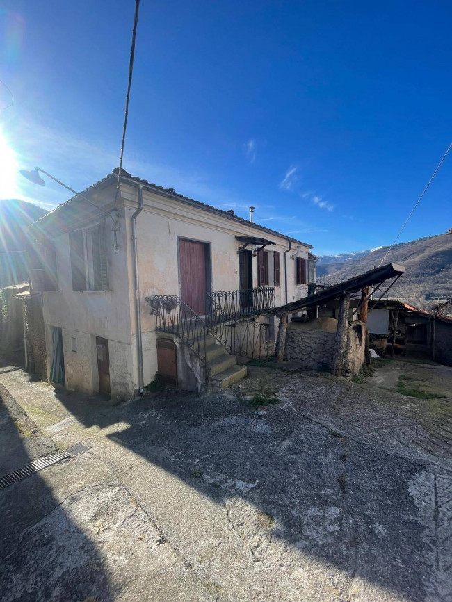 Rustico in vendita a Pieve di Teco