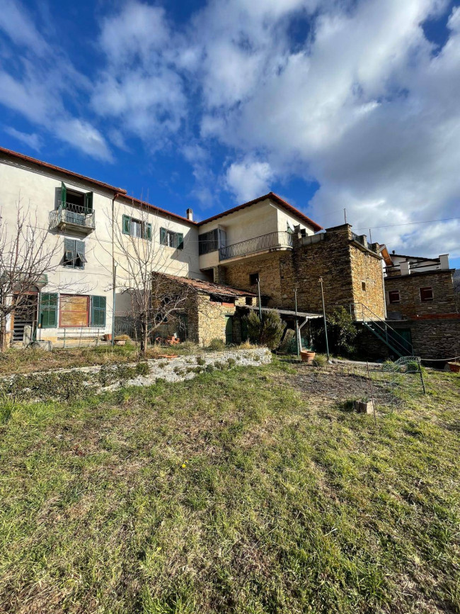 Rustico in vendita a Pieve di Teco