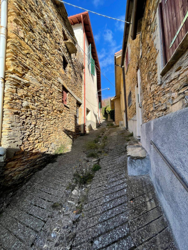 Rustico in vendita a Pieve di Teco